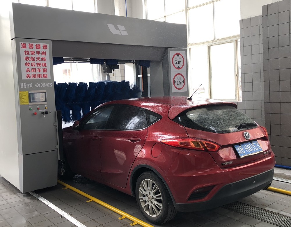 隧道式洗車機和龍門往復式洗車機的區(qū)別在哪里？究竟如何進行選擇全自動洗車機？