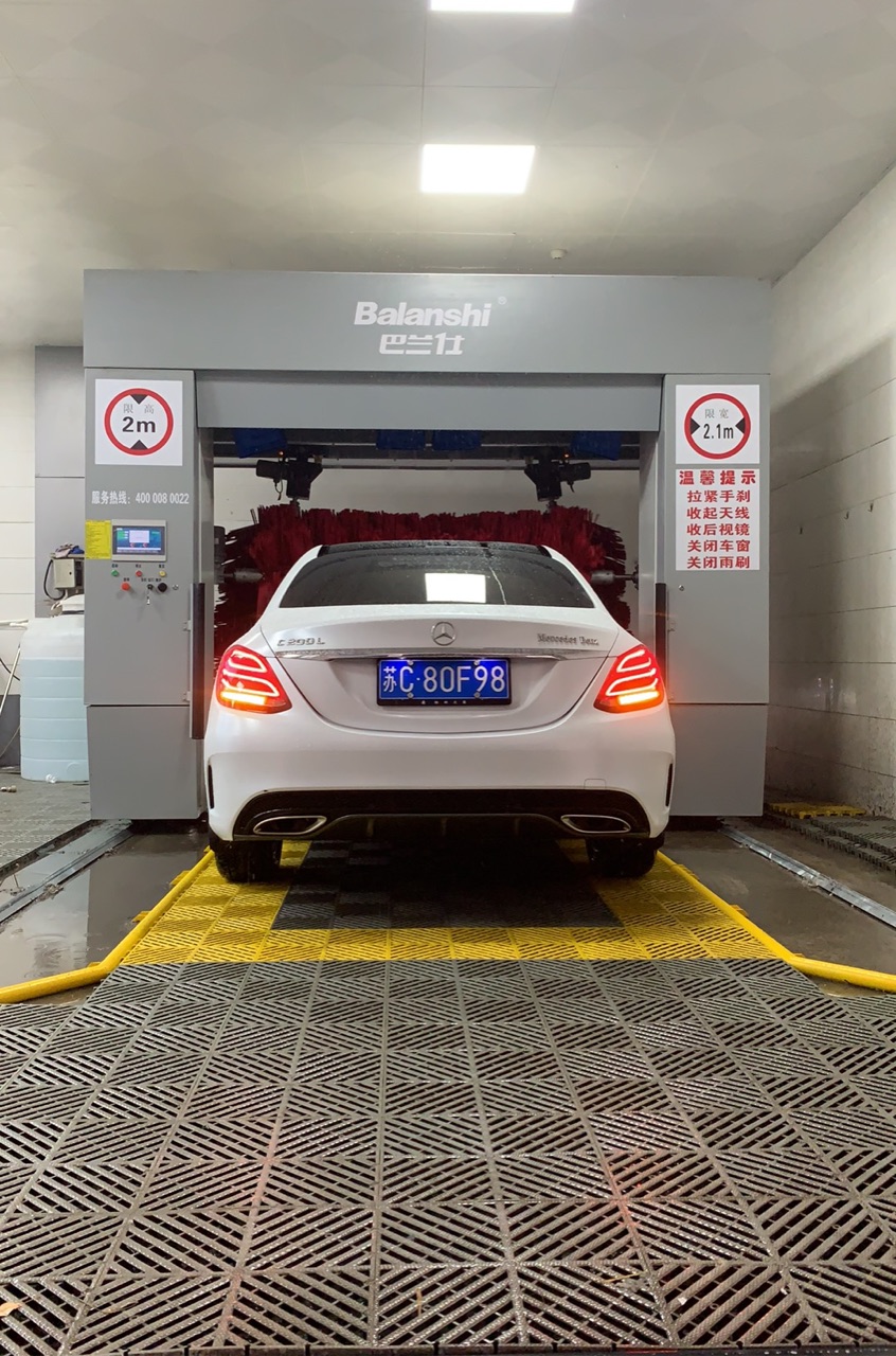 無接觸自動洗車機(jī)-讓你深入汽車后服務(wù)市場1.jpg