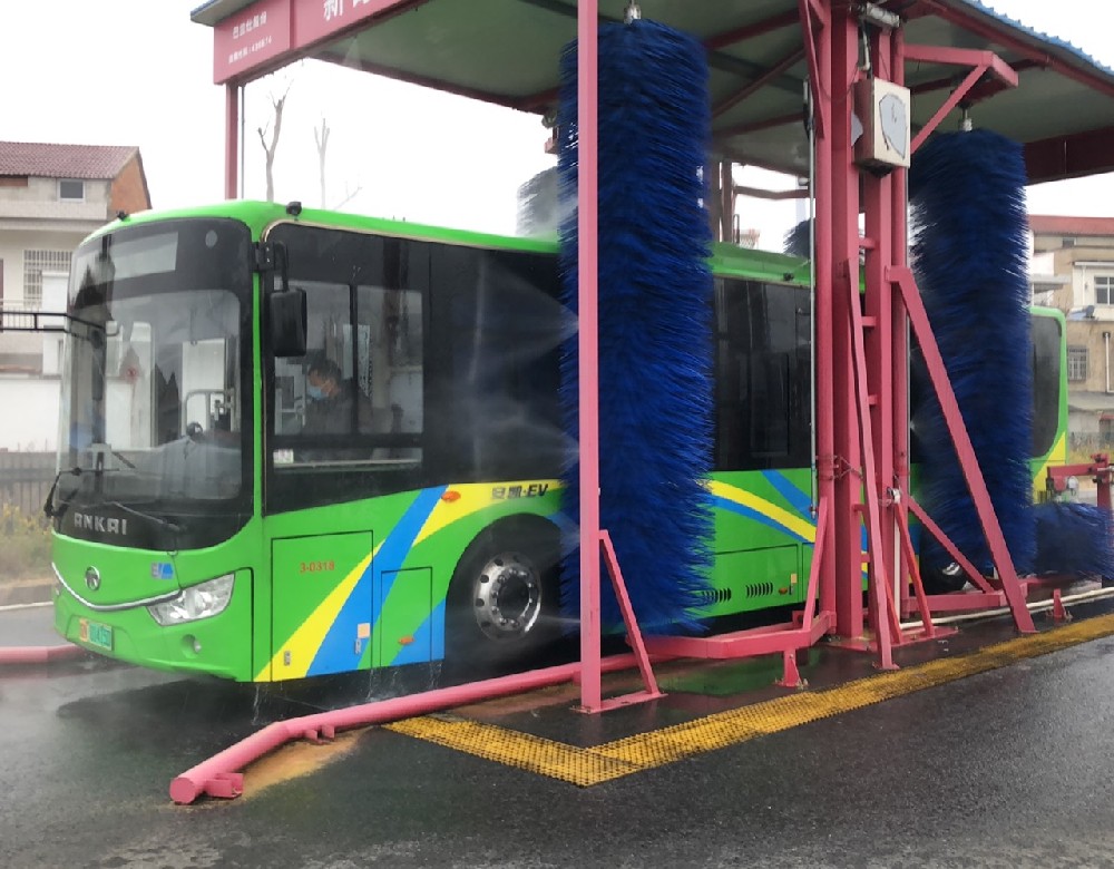 安徽六安市六安大巴安裝通過式大巴洗車機