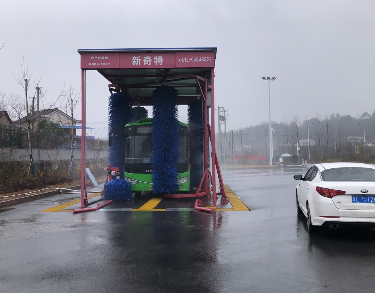 安徽六安市六安大巴安裝通過式大巴洗車機