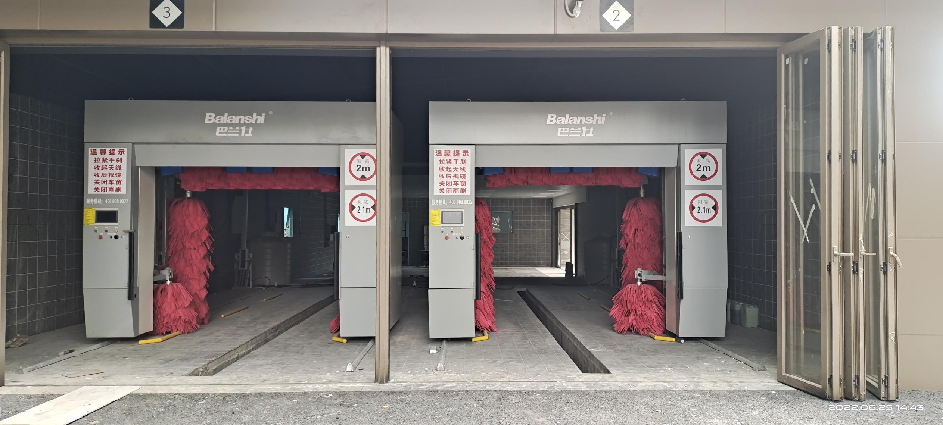 深圳中升雷克薩斯安裝多臺龍門往復(fù)式全自動洗車機