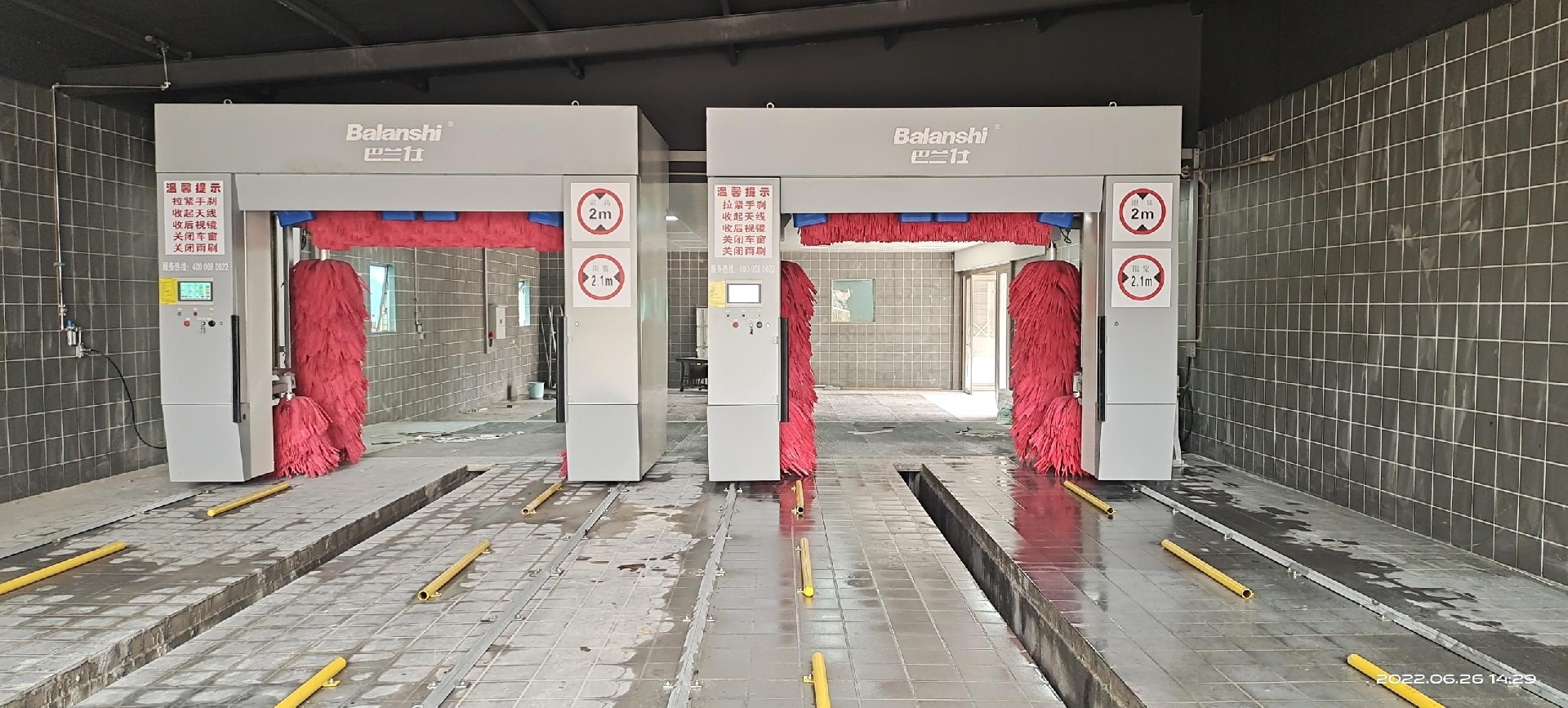 深圳中升雷克薩斯安裝多臺龍門往復(fù)式全自動洗車機