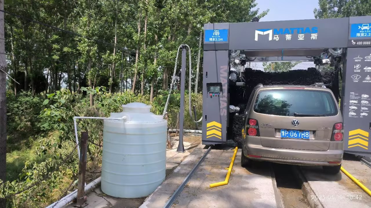 全自動洗車機(jī)安裝場所之鄲城縣未來加油站!提升油站高品質(zhì)服務(wù)的形象，有利于口碑傳播！