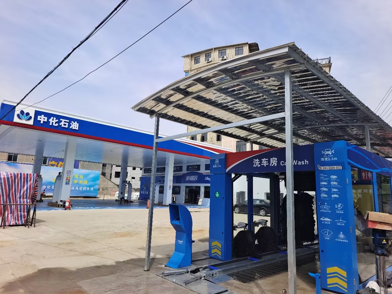 眾多加油站及公司自動(dòng)洗車設(shè)備的供應(yīng)商！品質(zhì)肯定！湖北蘄春中化石油加油站安裝馬蒂亞斯全自動(dòng)洗車機(jī)現(xiàn)場(chǎng)