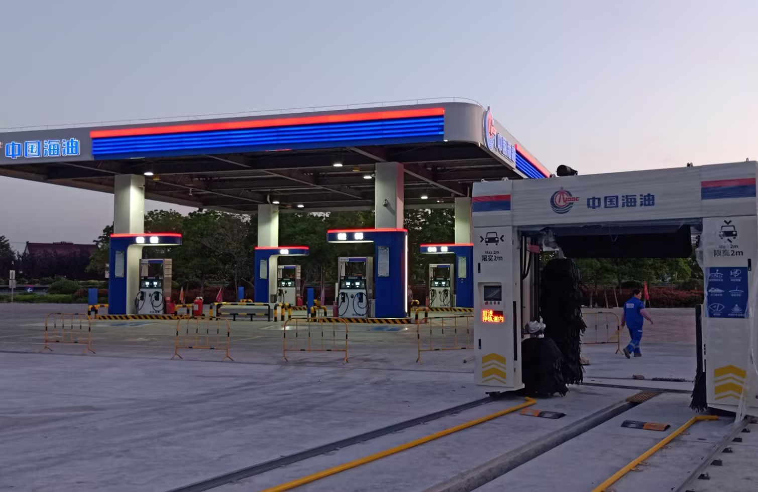 南通市海安中國海油選擇馬蒂亞斯龍門往復式全自動洗車機LM530！場地適應性強！高效清洗！