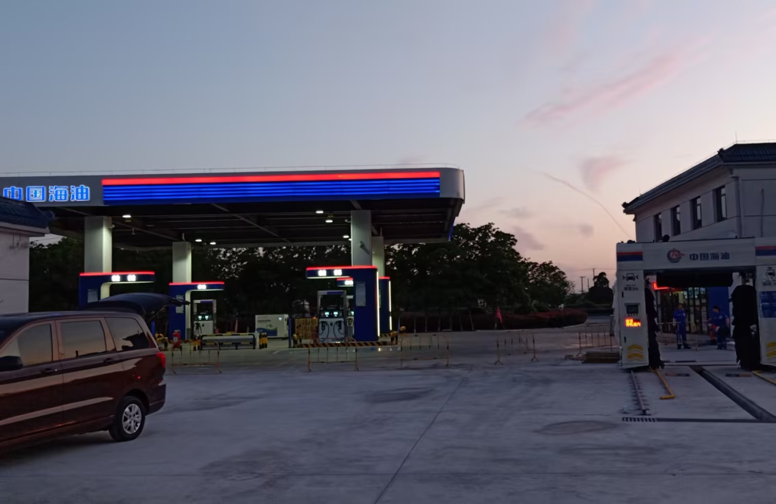 南通市海安中國海油選擇馬蒂亞斯龍門往復式全自動洗車機LM530！場地適應性強！高效清洗！